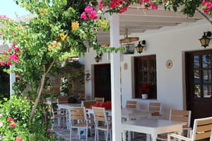 thumbnail: Outdoor dining
