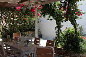 thumbnail: Outdoor dining