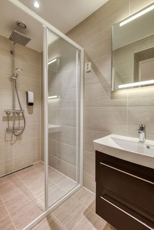 thumbnail: Bathroom shower