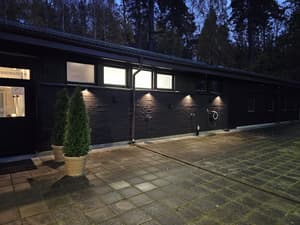 thumbnail: Property entrance