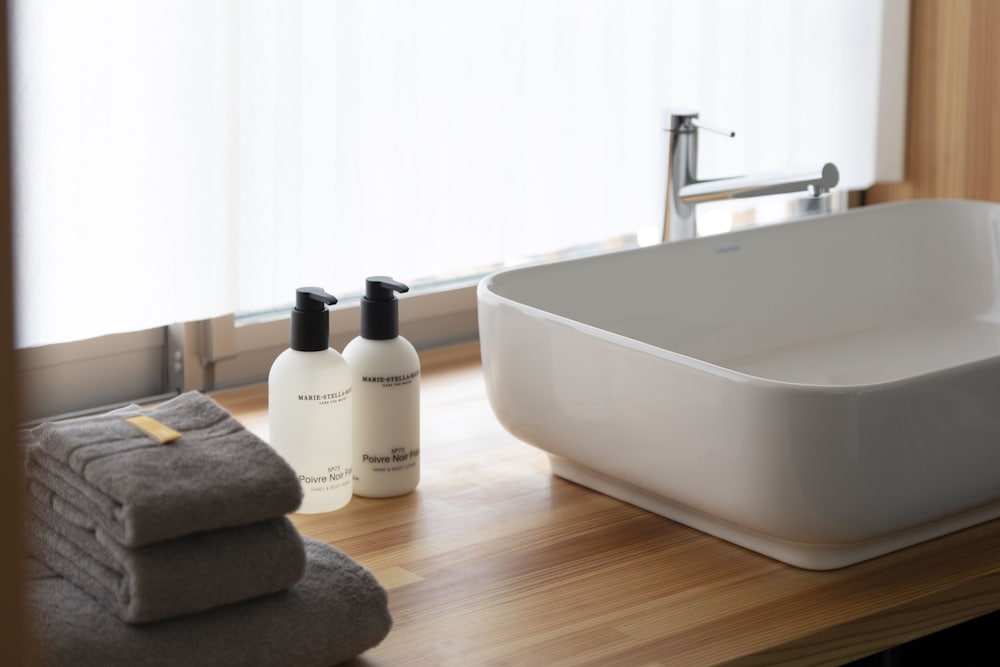 Bathroom sink