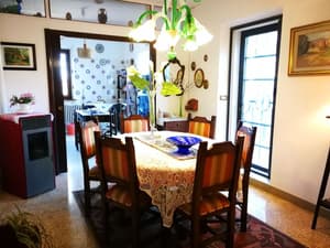 thumbnail: Dining room