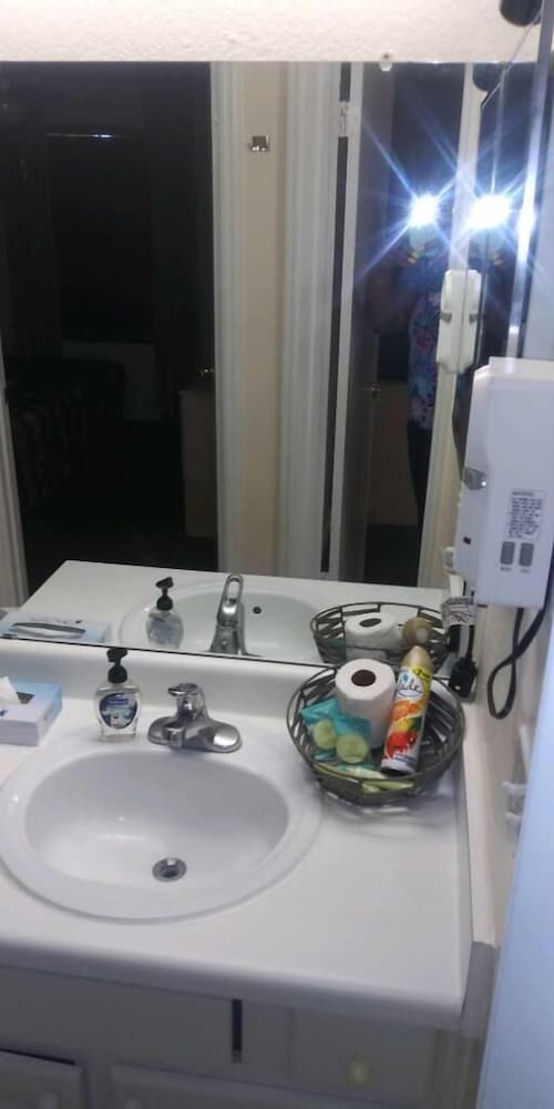 Bathroom sink