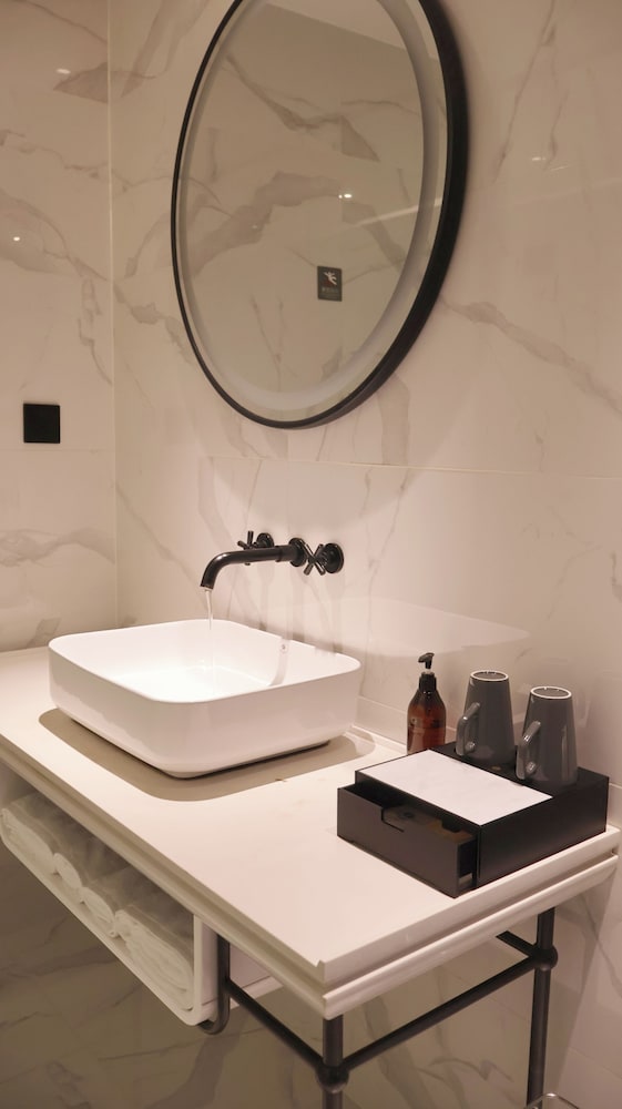 Bathroom sink
