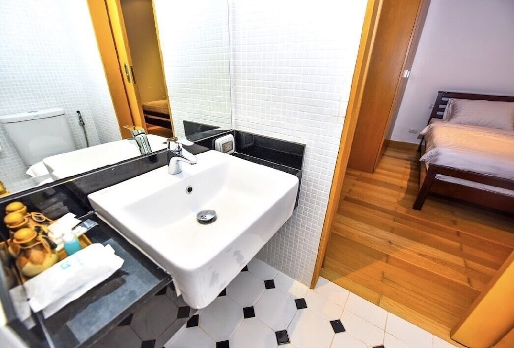 Bathroom amenities