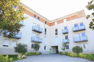 thumbnail: Front of property
