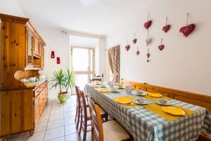 thumbnail: Breakfast area