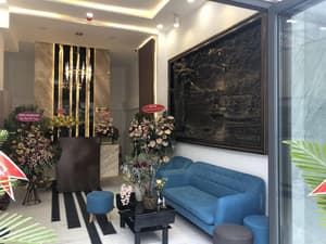thumbnail: Lobby sitting area