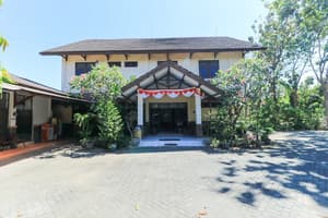 thumbnail: Front of property