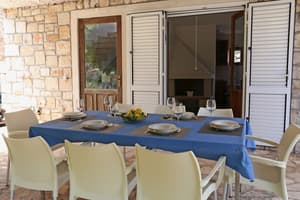thumbnail: Outdoor dining