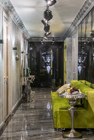 thumbnail: Interior entrance