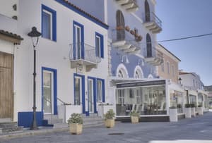 thumbnail: Front of property