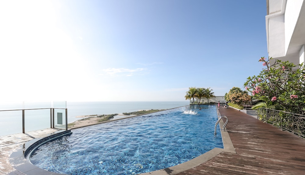Infinity pool