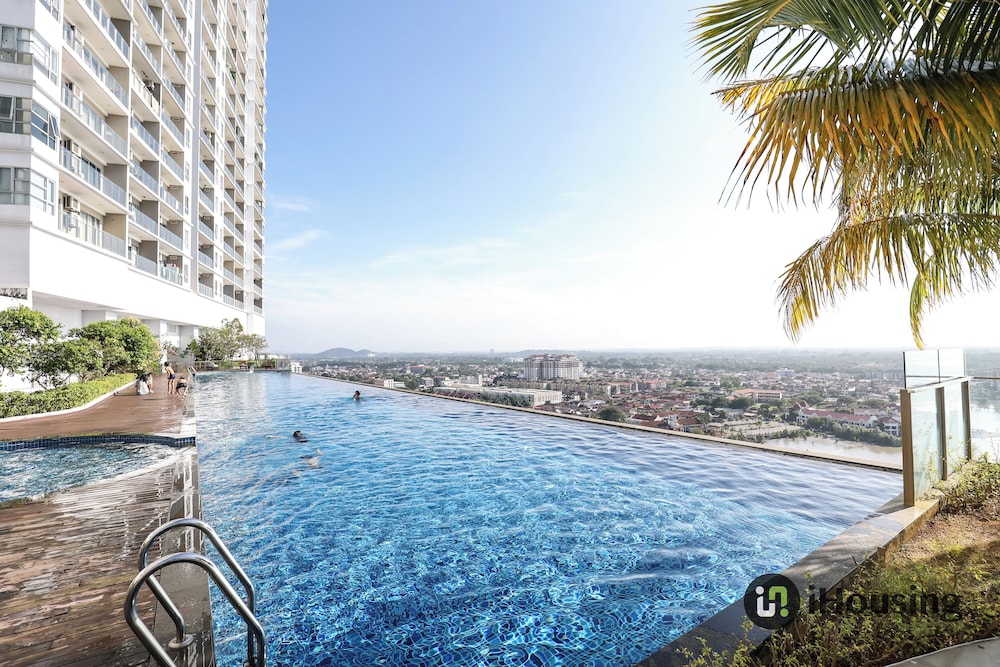 Infinity pool