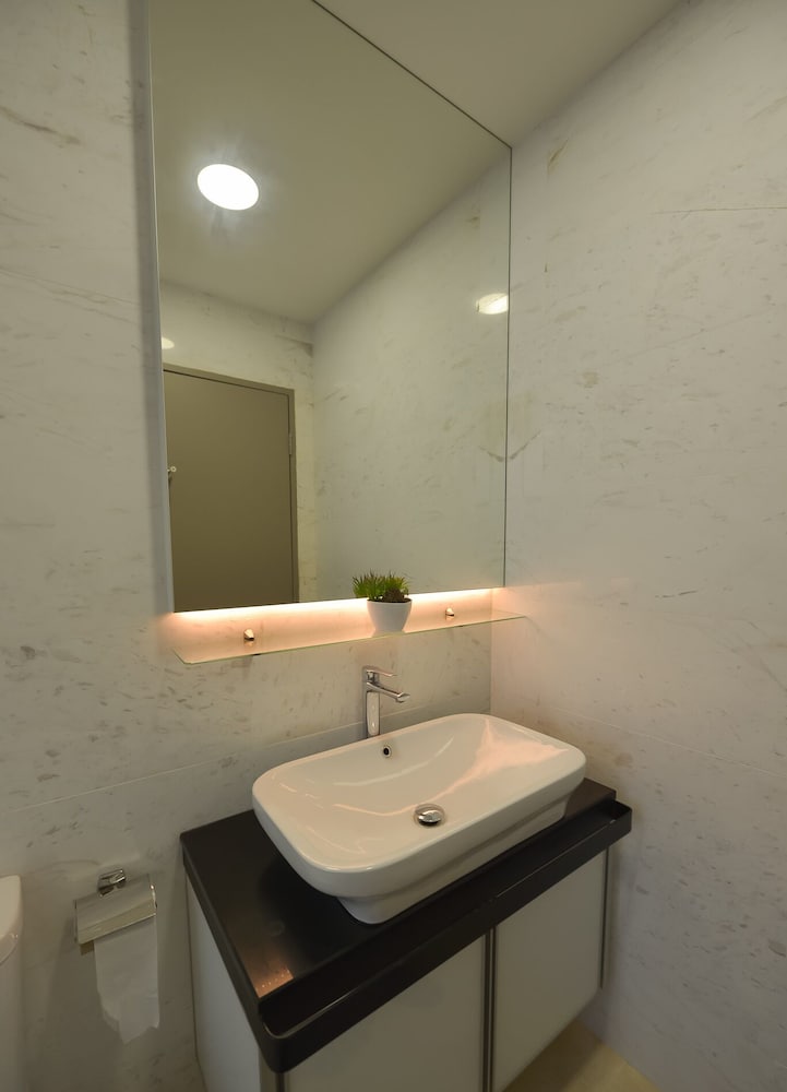 Bathroom sink