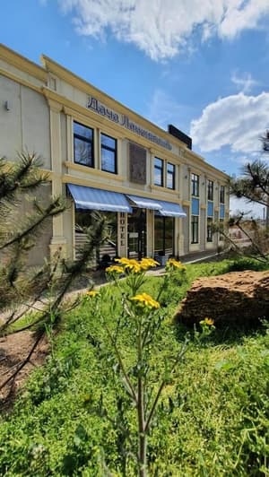 thumbnail: Exterior