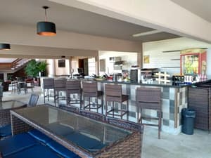 thumbnail: Bar (on property)