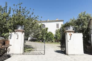thumbnail: Front of property