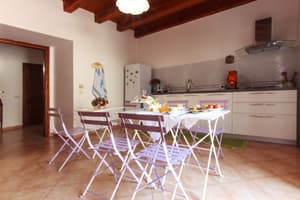 thumbnail: Breakfast area