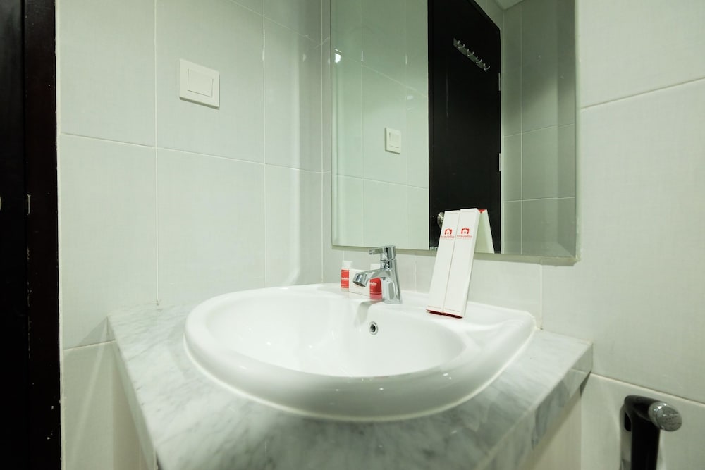 Bathroom sink