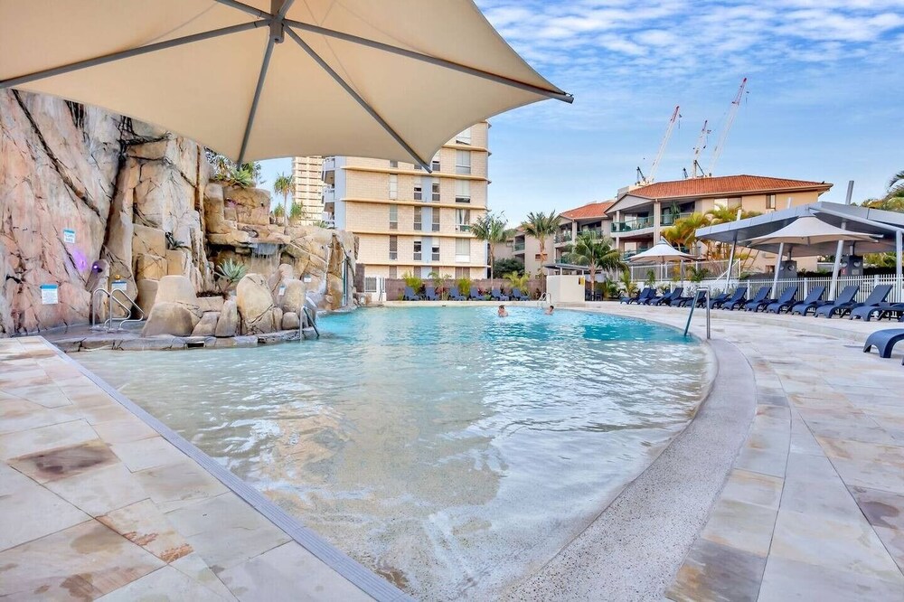Indoor/outdoor pool