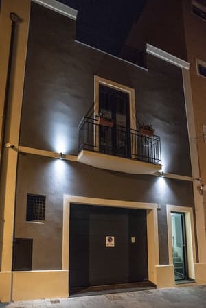 thumbnail: Front of property