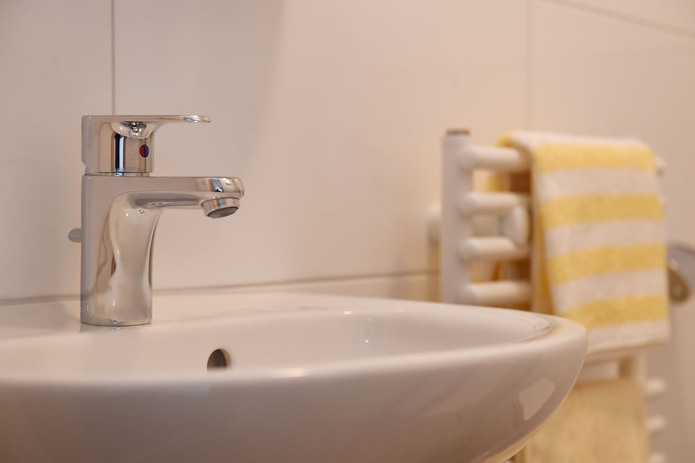 Bathroom sink
