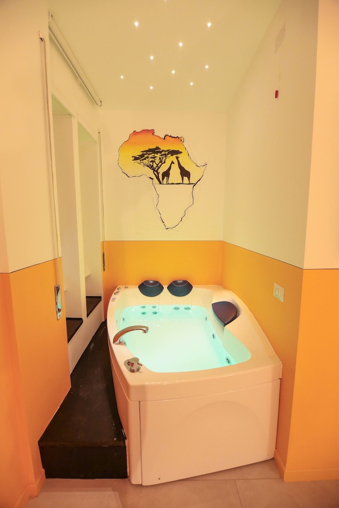 Jetted tub