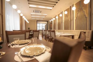 thumbnail: Outdoor dining