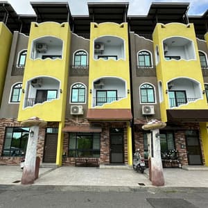 thumbnail: Front of property