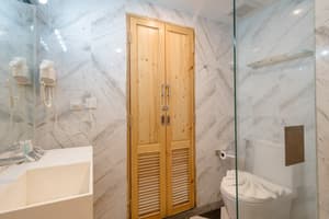 thumbnail: Bathroom amenities