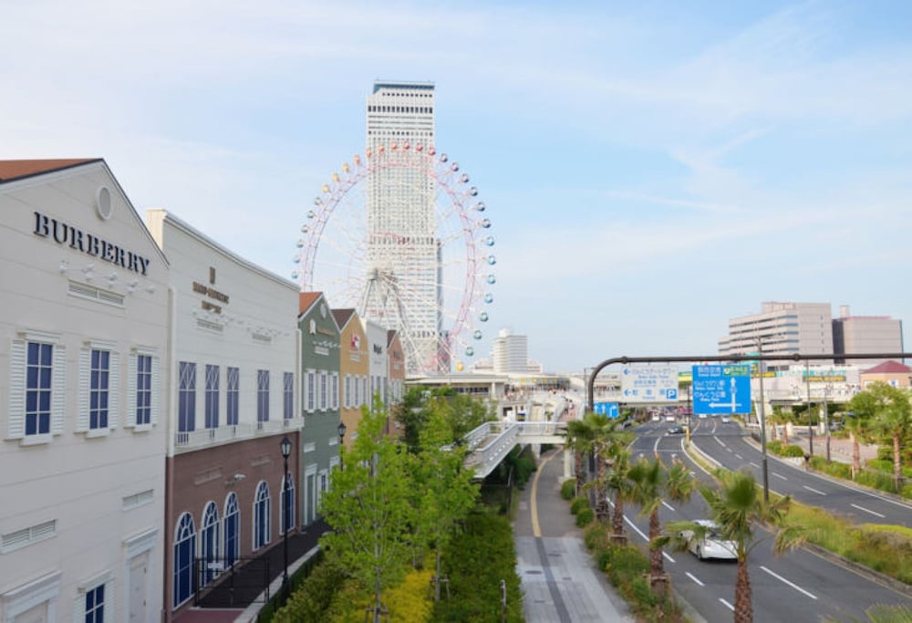 Shopping mall