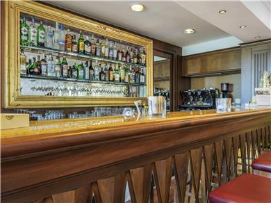 On-Site,Bar/Lounge