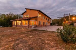 thumbnail: Front of property