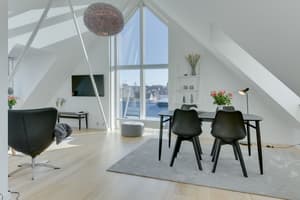 thumbnail: Property entrance