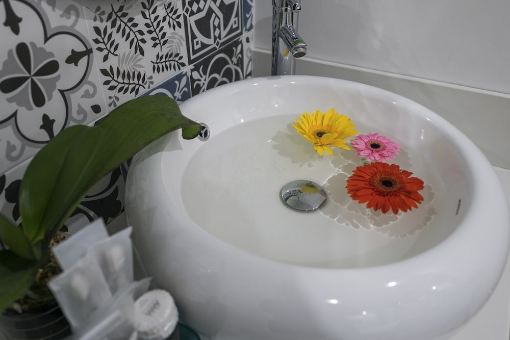 Bathroom sink