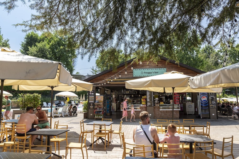 Food court