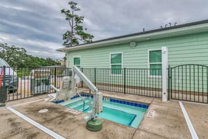 thumbnail: Outdoor spa tub