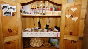 thumbnail: Interior entrance