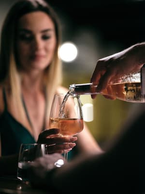 thumbnail: Bar (on property)
