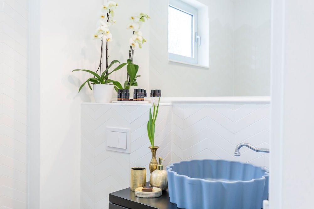 Bathroom sink