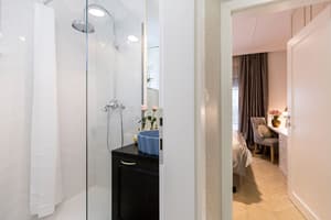 thumbnail: Bathroom shower