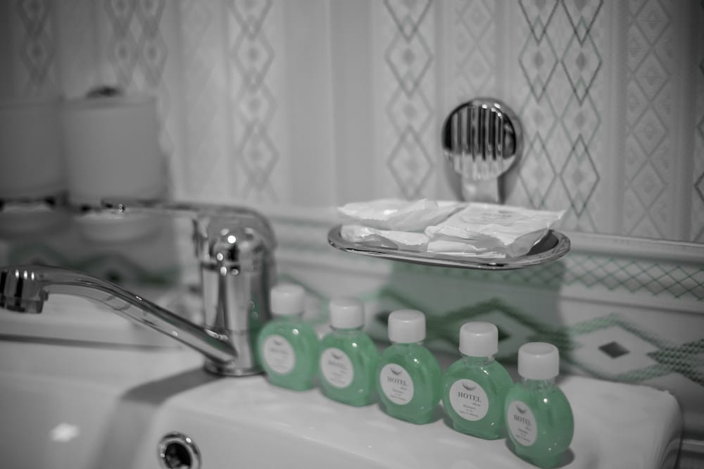 Bathroom amenities