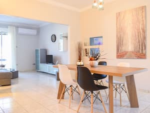 thumbnail: Dining room