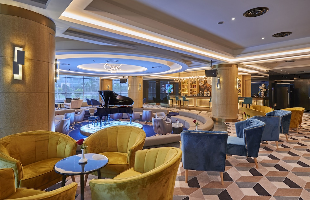 Lobby lounge