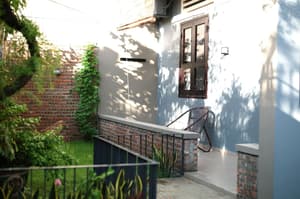 thumbnail: Courtyard view