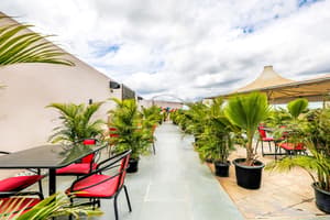 thumbnail: Outdoor dining