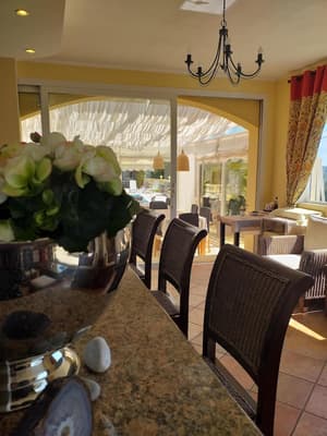 thumbnail: Breakfast area
