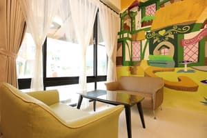 thumbnail: Lobby sitting area