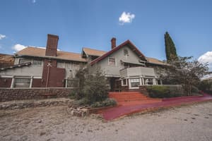 thumbnail: Front of property